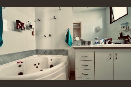 Apartamento à venda com 292m², 4 quartos e 4 vagas Apartamento à venda com 292m², 4 quartos e 4 vagasBanheiro