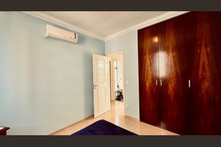 Apartamento à venda com 292m², 4 quartos e 4 vagas Apartamento à venda com 292m², 4 quartos e 4 vagasQuarto 3