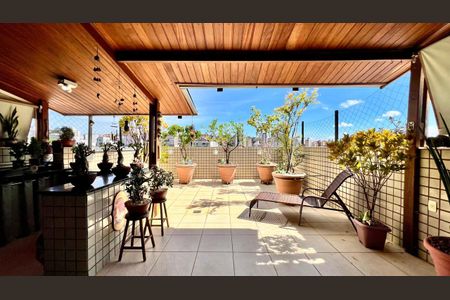 Apartamento à venda com 292m², 4 quartos e 4 vagas Apartamento à venda com 292m², 4 quartos e 4 vagasTerraço