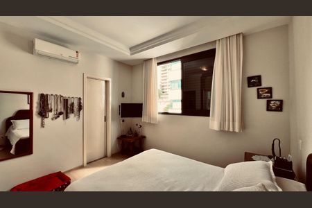 Apartamento à venda com 292m², 4 quartos e 4 vagas Apartamento à venda com 292m², 4 quartos e 4 vagasQuarto