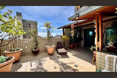 Apartamento à venda com 292m², 4 quartos e 4 vagas Apartamento à venda com 292m², 4 quartos e 4 vagasTerraço