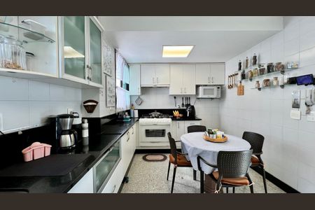 Apartamento à venda com 292m², 4 quartos e 4 vagas Apartamento à venda com 292m², 4 quartos e 4 vagascozinha