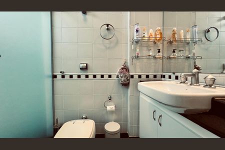 Apartamento à venda com 292m², 4 quartos e 4 vagas Apartamento à venda com 292m², 4 quartos e 4 vagasBanheiro