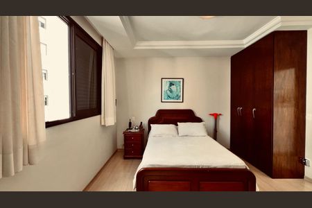 Apartamento à venda com 292m², 4 quartos e 4 vagas Apartamento à venda com 292m², 4 quartos e 4 vagasQuarto