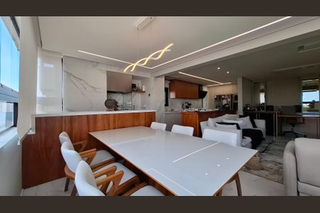 Apartamento à venda com 125m², 3 quartos e 3 vagas Apartamento à venda com 125m², 3 quartos e 3 vagasVaranda gourmet