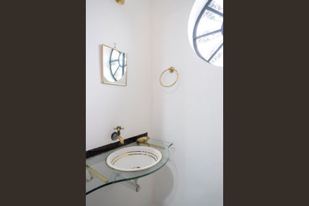 Casa à venda com 200m², 4 quartos e 3 vagasBanheiro 2