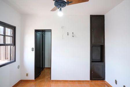 Casa à venda com 200m², 4 quartos e 3 vagasSuíte