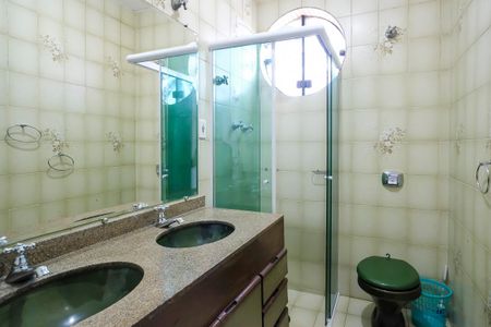 Casa à venda com 200m², 4 quartos e 3 vagasBanheiro