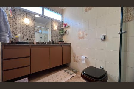 Apartamento à venda com 135m², 3 quartos e 1 vaga Apartamento à venda com 135m², 3 quartos e 1 vagaBanheiro da Suíte