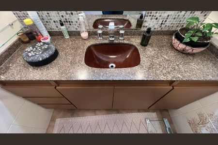 Apartamento à venda com 135m², 3 quartos e 1 vaga Apartamento à venda com 135m², 3 quartos e 1 vagaBanheiro da Suíte