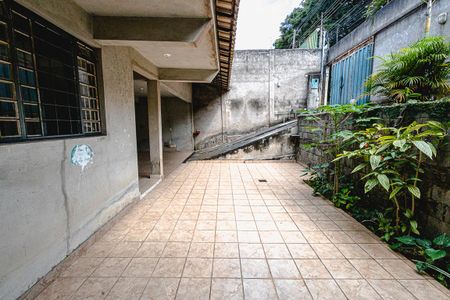 Casa à venda com 250m², 4 quartos e 2 vagas Casa à venda com 250m², 4 quartos e 2 vagasGaragem