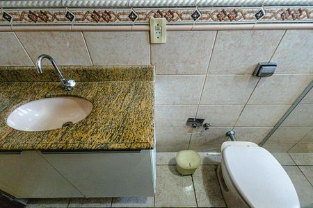 Casa à venda com 250m², 4 quartos e 2 vagas Casa à venda com 250m², 4 quartos e 2 vagasBanheiro