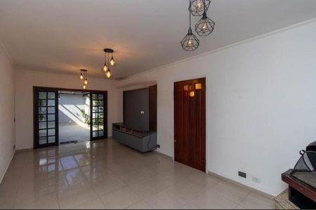 Casa à venda com 210m², 4 quartos e 3 vagas Casa à venda com 210m², 4 quartos e 3 vagasFoto 01