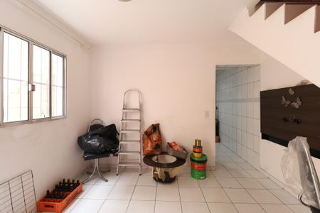 Casa à venda com 140m², 4 quartos e 2 vagas Casa à venda com 140m², 4 quartos e 2 vagasSala casa 2