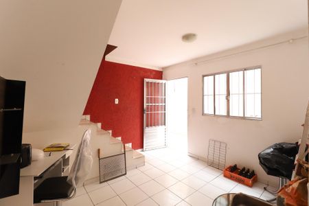 Casa à venda com 140m², 4 quartos e 2 vagas Casa à venda com 140m², 4 quartos e 2 vagasSala casa 2
