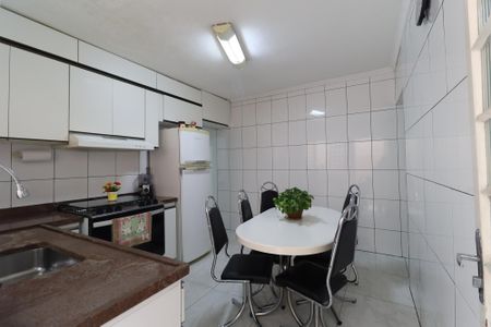 Casa à venda com 140m², 4 quartos e 2 vagas Casa à venda com 140m², 4 quartos e 2 vagasCozinha