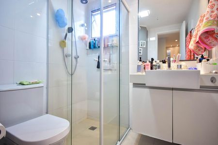 Apartamento à venda com 74m², 2 quartos e 2 vagas Apartamento à venda com 74m², 2 quartos e 2 vagasBanheiro