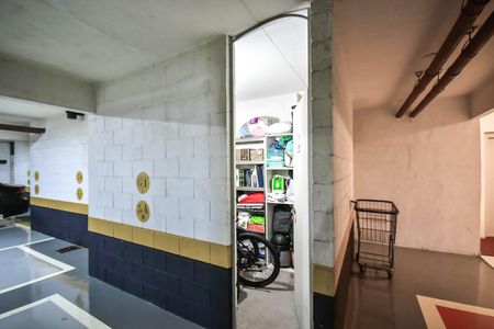 Apartamento à venda com 74m², 2 quartos e 2 vagas Apartamento à venda com 74m², 2 quartos e 2 vagasDepósito