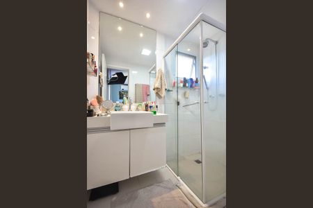 Apartamento à venda com 74m², 2 quartos e 2 vagas Apartamento à venda com 74m², 2 quartos e 2 vagasBanheiro Suíte