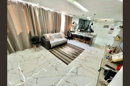 Casa à venda com 100m², 2 quartos e 1 vaga Casa à venda com 100m², 2 quartos e 1 vagaSala