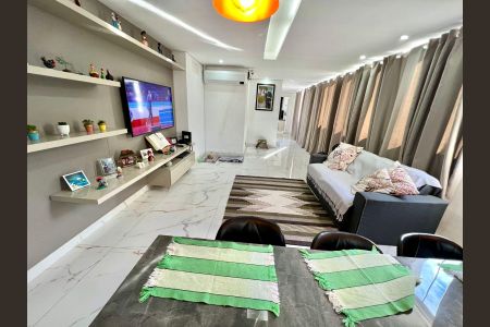 Casa à venda com 100m², 2 quartos e 1 vaga Casa à venda com 100m², 2 quartos e 1 vagaSala