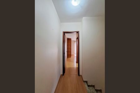 Casa à venda com 100m², 2 quartos e 1 vaga Casa à venda com 100m², 2 quartos e 1 vagaCorredor para os Quartos