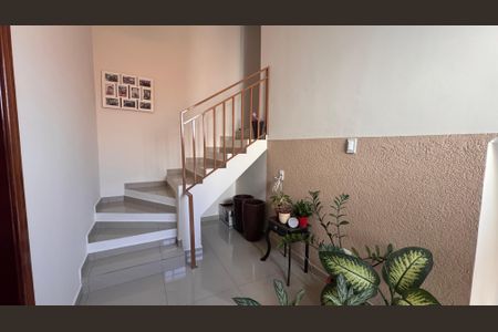 Casa à venda com 110m², 3 quartos e 3 vagasEscada