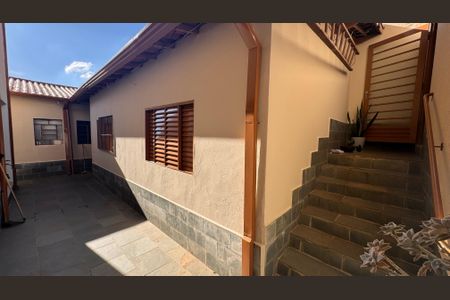 Casa à venda com 110m², 3 quartos e 3 vagasQuintal