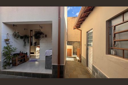 Casa à venda com 110m², 3 quartos e 3 vagasQuintal