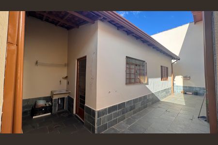 Casa à venda com 110m², 3 quartos e 3 vagasQuintal