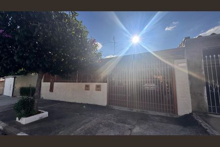 Casa à venda com 110m², 3 quartos e 3 vagasFachada