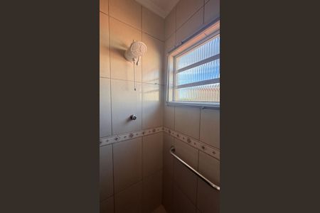 Casa à venda com 110m², 3 quartos e 3 vagasBanheiro 1