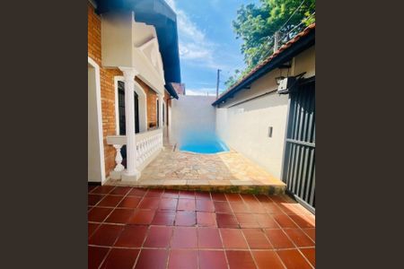 Casa à venda com 190m², 3 quartos e 3 vagas Casa à venda com 190m², 3 quartos e 3 vagasFoto 01