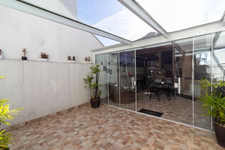 Casa à venda com 145m², 3 quartos e 2 vagas Casa à venda com 145m², 3 quartos e 2 vagasQuintal