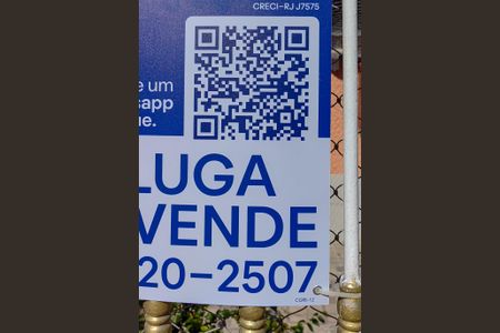 Casa à venda com 199m², 4 quartos e 4 vagas Casa à venda com 199m², 4 quartos e 4 vagasPlaquinha