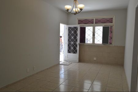 Casa à venda com 199m², 4 quartos e 4 vagas Casa à venda com 199m², 4 quartos e 4 vagasSala