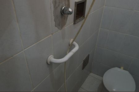 Casa à venda com 199m², 4 quartos e 4 vagas Casa à venda com 199m², 4 quartos e 4 vagasBanheiro Serviço