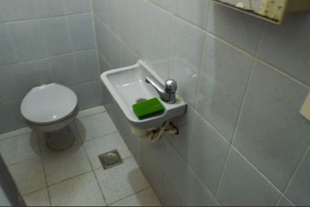 Casa à venda com 199m², 4 quartos e 4 vagas Casa à venda com 199m², 4 quartos e 4 vagasBanheiro Serviço