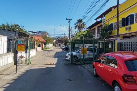 Casa à venda com 199m², 4 quartos e 4 vagas Casa à venda com 199m², 4 quartos e 4 vagasPortão de Acesso