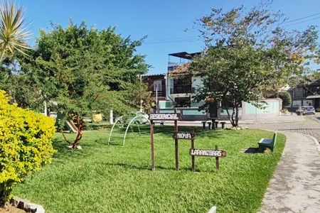 Casa à venda com 199m², 4 quartos e 4 vagas Casa à venda com 199m², 4 quartos e 4 vagasÁrea comum