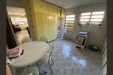 Casa à venda com 220m², 4 quartos e 2 vagas Casa à venda com 220m², 4 quartos e 2 vagasFoto 05