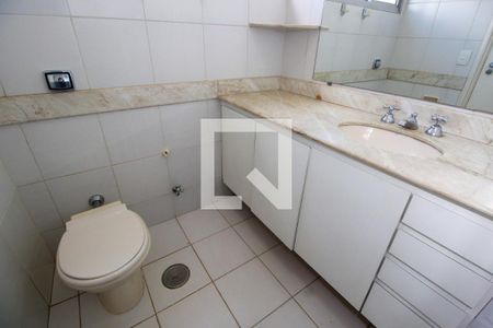Apartamento à venda com 180m², 3 quartos e 3 vagas Apartamento à venda com 180m², 3 quartos e 3 vagasBanheiro da Suíte 1