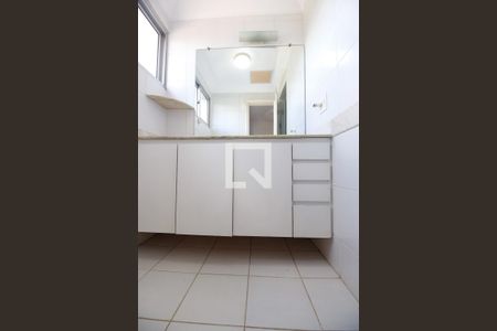 Apartamento à venda com 180m², 3 quartos e 3 vagas Apartamento à venda com 180m², 3 quartos e 3 vagasBanheiro da Suíte 1