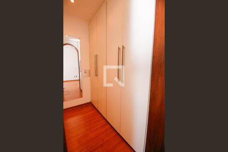 Apartamento à venda com 180m², 3 quartos e 3 vagas Apartamento à venda com 180m², 3 quartos e 3 vagasCloset da suíte 1