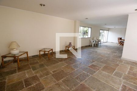 Apartamento à venda com 180m², 3 quartos e 3 vagas Apartamento à venda com 180m², 3 quartos e 3 vagasÁrea comum - Salão de festas