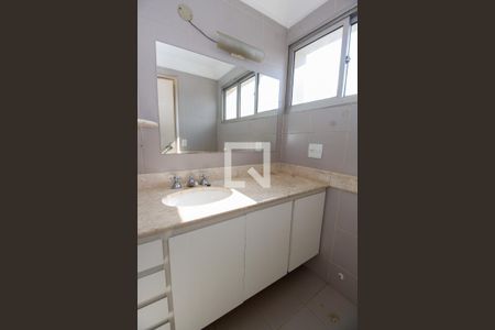 Apartamento à venda com 180m², 3 quartos e 3 vagas Apartamento à venda com 180m², 3 quartos e 3 vagasBanheiro da Suíte 2