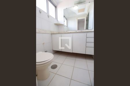 Apartamento à venda com 180m², 3 quartos e 3 vagas Apartamento à venda com 180m², 3 quartos e 3 vagasBanheiro da Suíte 1