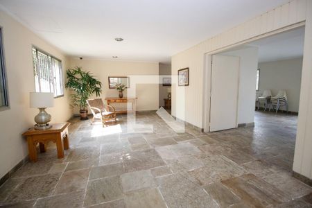 Apartamento à venda com 180m², 3 quartos e 3 vagas Apartamento à venda com 180m², 3 quartos e 3 vagasHall social