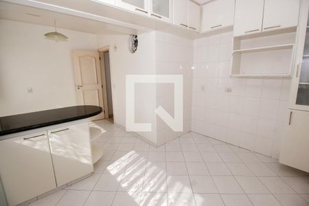 Apartamento à venda com 180m², 3 quartos e 3 vagas Apartamento à venda com 180m², 3 quartos e 3 vagasÁrea de Serviço