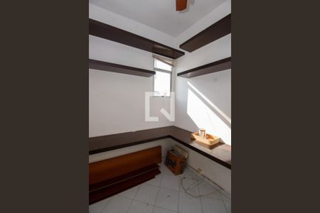 Apartamento à venda com 180m², 3 quartos e 3 vagas Apartamento à venda com 180m², 3 quartos e 3 vagasQuarto de Serviço